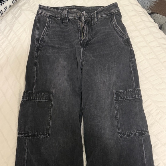 00 Long American Eagle Outfitters Wide-Leg Cargo Jeans in Washed Black - Picture 2 of 5